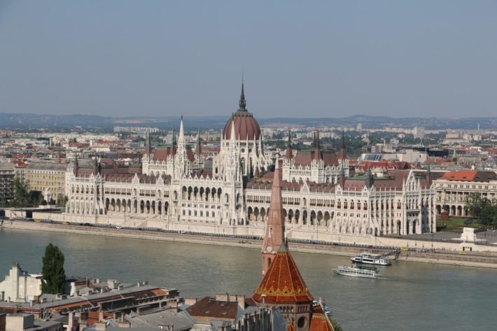 8 Lugares românticos para sua lua de mel 8 Hungarian Parliament, Budapest