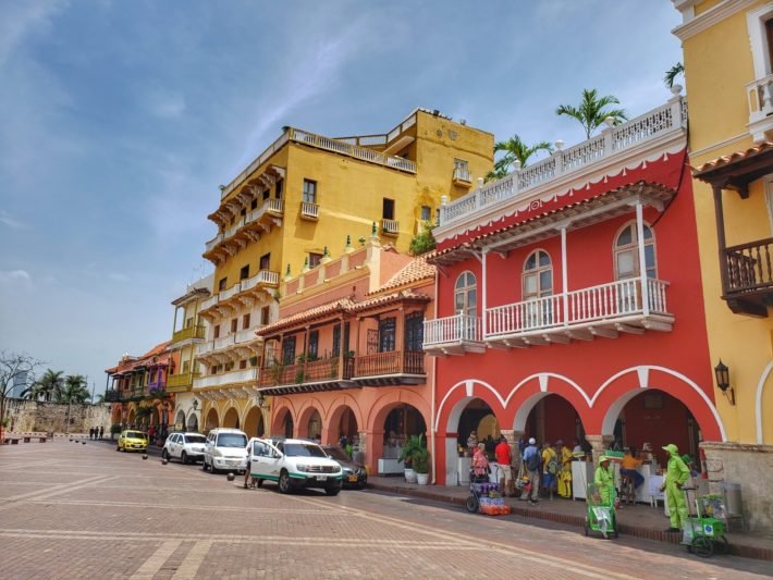 Os 10 destinos mais bonitos na América do Sul 12 Plaza de los coches, Cartagena, Colômbia