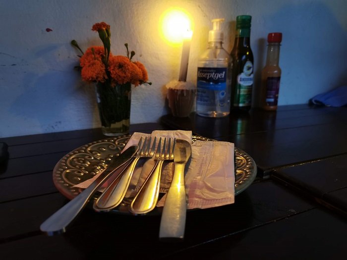 Onde comer na Chapada dos Veadeiros? 4 dicas de restaurantes 1 Mesa do Restaurante Benzim Cozinha de Vó, Alto Paraíso de Goiás, Chapada dos Veadeiros