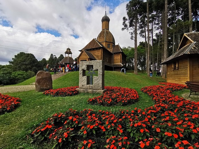 Linha Turismo: conhecer Curitiba de um jeito fácil e barato 6 Memorial Ucraniano, Parque Tingui, Curitiba