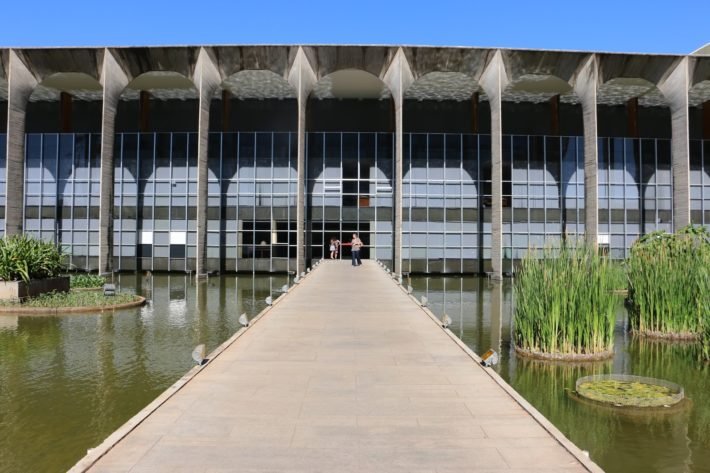 Palácio Itamaraty: uma atração imperdível em Brasília 4 Entrada para visitação no Palácio Itamaraty