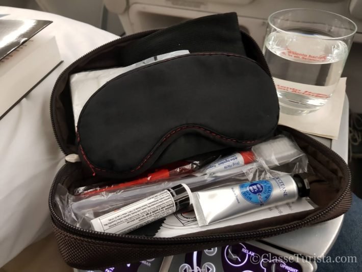 Como é voar na Classe Executiva da Avianca Internacional? 5 Amenity Kit