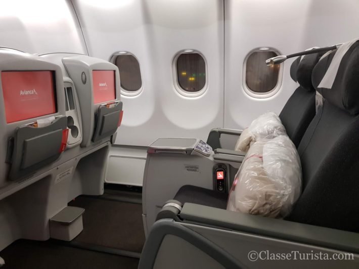 Como é voar na Classe Executiva da Avianca Internacional? 2 Assentos A330 - Classe Executiva - Avianca
