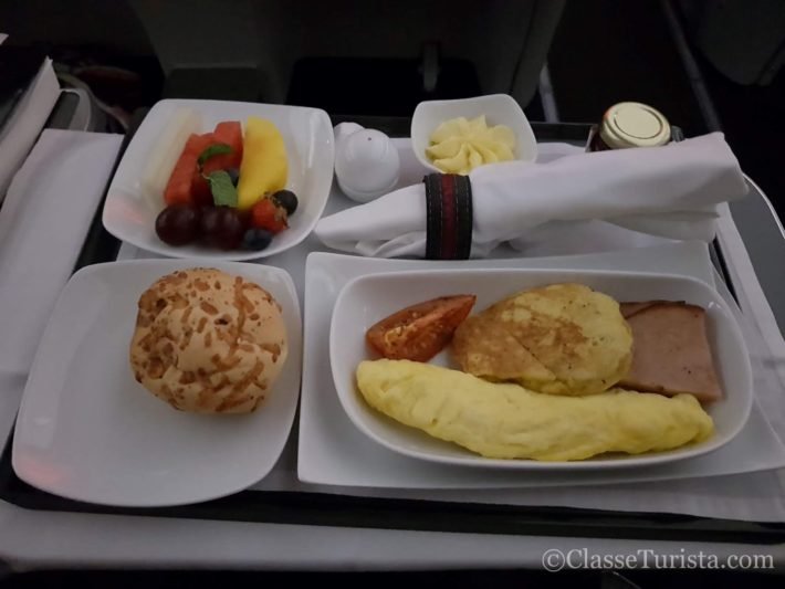 Como é voar na Classe Executiva da Avianca Internacional? 4 Desayuno