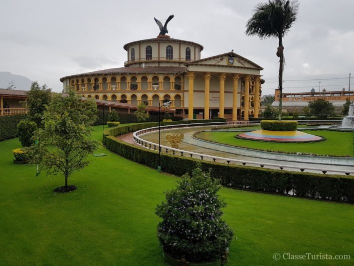 Edifício El Cóndor, Parque Jaime Duque, Colômbia Edifício El Cóndor, Parque Jaime Duque, Colômbia