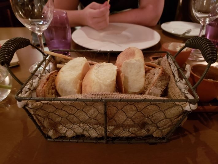 Couvert de Pães, Tierra Colorada Gastro, Assunção, Paraguai Couvert de Pães, Tierra Colorada Gastro, Assunção, Paraguai