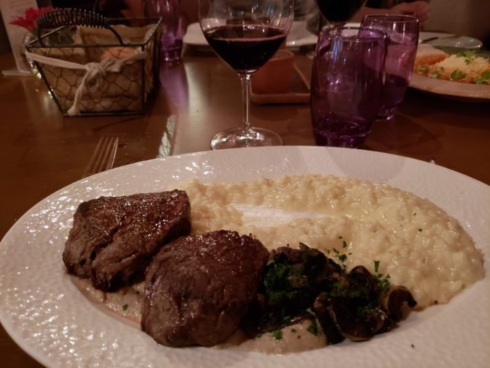 Medalhões ao Arroz Cremoso, Tierra Colorada Gastro, Assunção, Paraguai Medalhões ao Arroz Cremoso, Tierra Colorada Gastro, Assunção, Paraguai