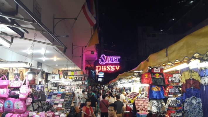 O que NÃO fazer em Bangkok, na Tailândia? 4 Mercado de Patpong