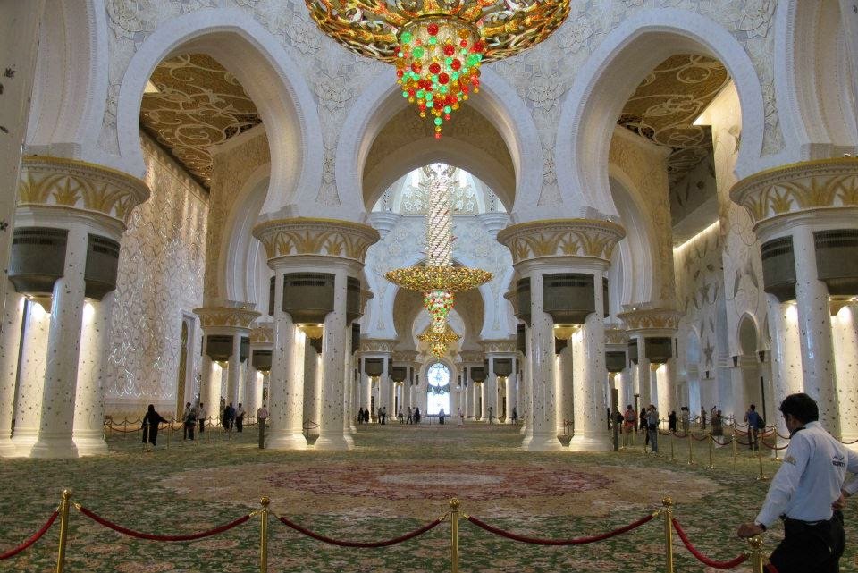 Os 10 templos religiosos mais belos do mundo 13 Mesquita Sheikh Zayed, Abu Dhabi, Emirados Árabes Unidos