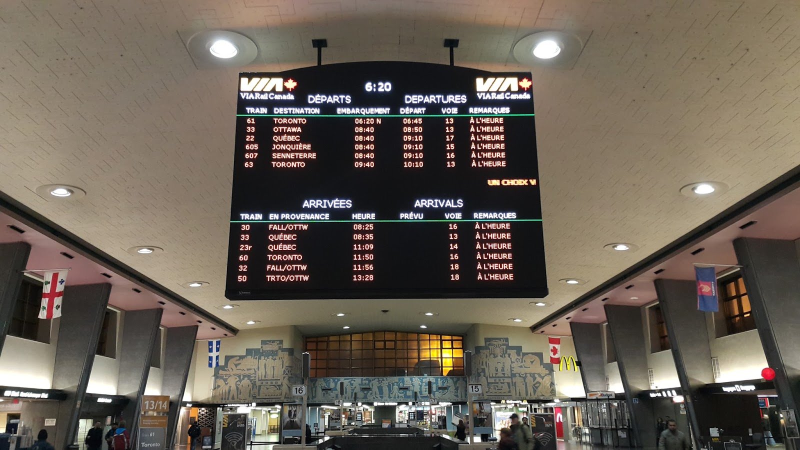 Toronto: 2 dias na maior cidade do Canadá 2 Painel da Via Rail em Montreal