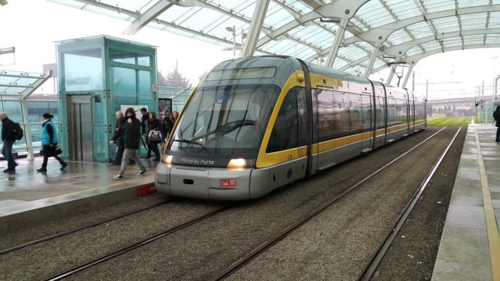 Um bate e volta a Porto: a cidade que deu origem a Portugal #6 2 Metrô do Porto - Estação do Aeroporto