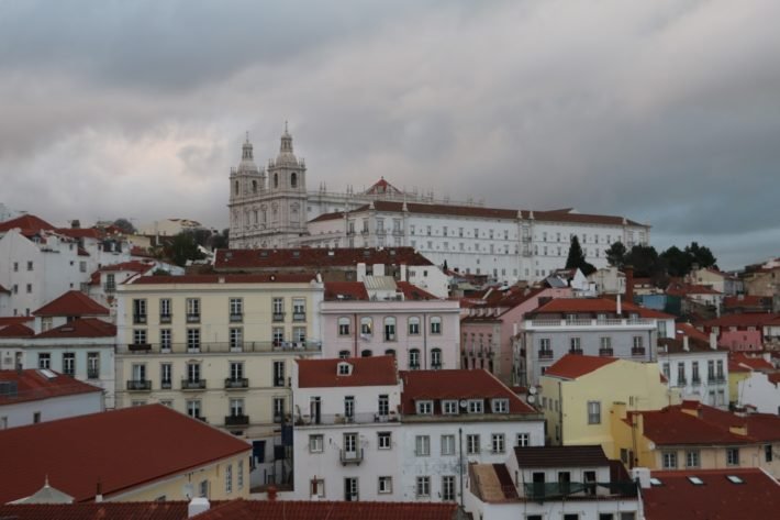Palácio Nacional da Ajuda: um belos palácios em Lisboa #5 17 Miradouro das Portas do Sol, Alfama, Lisboa
