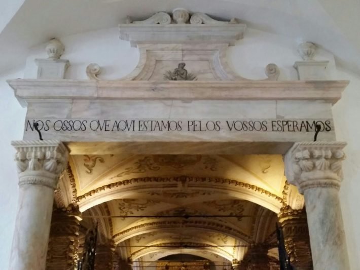 Um bate e volta a Évora: a cidade histórica no Alentejo #4 3 Nós ossos que aqui estamos pelos vossos esperamos, Évora
