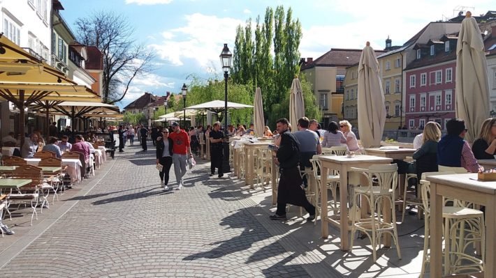 Relatos de Viagem à Eslovênia: pequeno país, muitos encantos 35 Bares e Restaurantes às Margens do Rio - Ljubliana