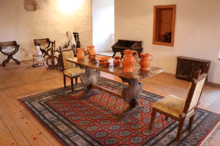 Relatos de Viagem à Eslovênia: pequeno país, muitos encantos 13 Castelo de Predjama, Eslovênia