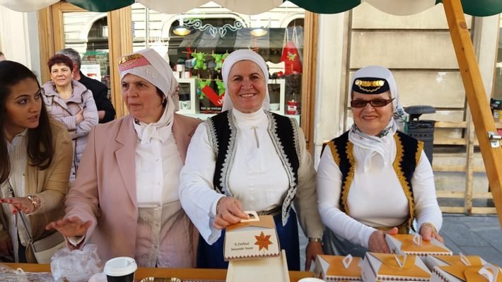 Relatos de Viagem à Eslovênia: pequeno país, muitos encantos 30 Festival de Comida Bósnia, Ljubliana, Eslovênia