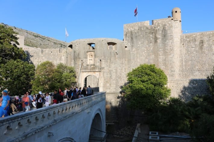 Viagem a Dubrovnik: a Pérola do Mar Adriático 11 Entrada da Cidade Antiga de Dubrovnik
