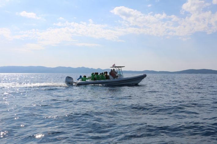 Split: passeio pelas ilhas Hvar, Brač e Sveti Klement 21 Lancha Rápida retornando a Split