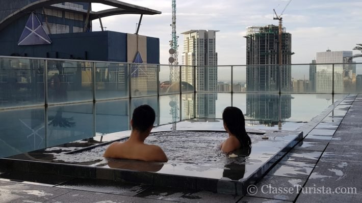 Onde ficar em Manila, Filipinas? Um hotel no melhor distrito! 3 Piscina Terraço, City Garden Grand Hotel