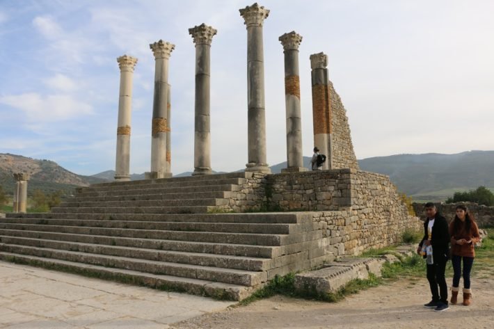 Passeio de um dia por Meknès e Volubilis no Marrocos 17 Colunas do Capitólio de Volubilis