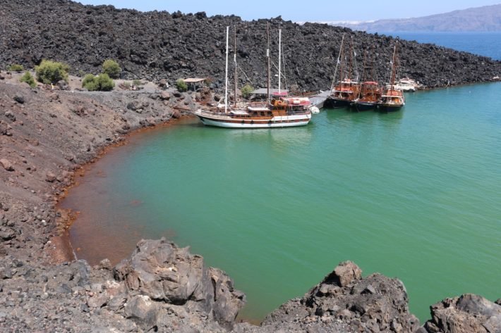 Entrada do Parque Nacional Geológico de Nea Kameni, Santorini, Grécia Entrada do Parque Nacional Geológico de Nea Kameni, Santorini, Grécia