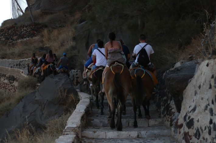 Subida de Escadas até Oía, Santorini, Grécia Subida de Escadas até Oía, Santorini, Grécia