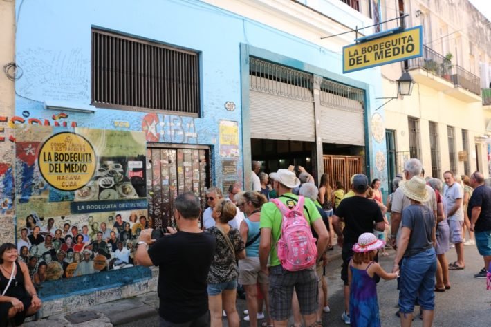Bodeguita del Medio, Havana, Cuba Bodeguita del Medio, Havana, Cuba