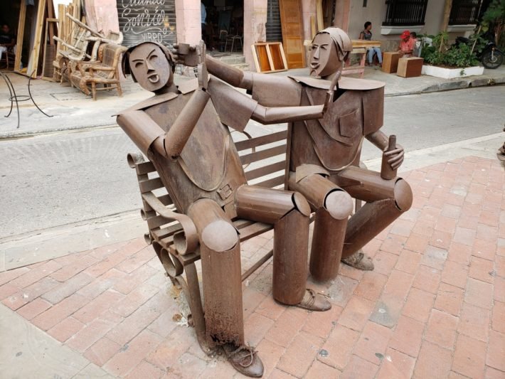 Obra de Arte numa Praça em Getsemani, Cartagena de Índias Obra de Arte numa Praça em Getsemani, Cartagena de Índias