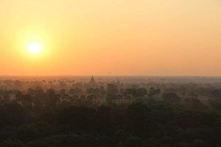 Voo de Balão por Bagan - Nascer do Sol, Myanmar Voo de Balão por Bagan - Nascer do Sol, Myanmar
