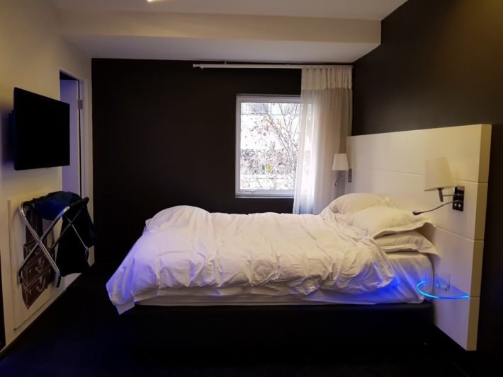 Quarto do Signature Lux Hotel Sandton, Joanesburgo, África do Sul Quarto do Signature Lux Hotel Sandton, Joanesburgo, África do Sul