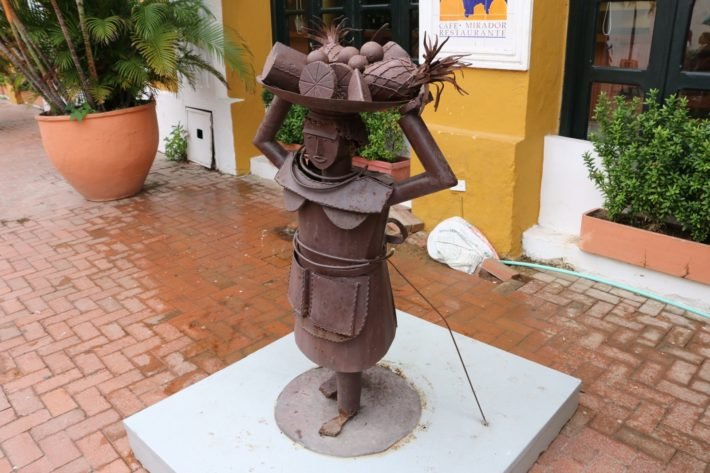 Estátua de Metal da Palenquera, Centro Histórico de Cartagena Estátua de Metal da Palenquera