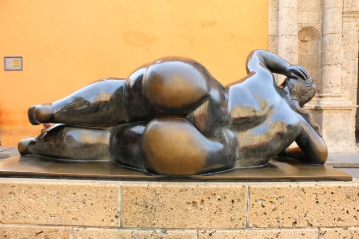 Escultura Gorda Gertrudis, Plaza Santo Domingo, Centro Histórico de Cartagena Escultura Gorda Gertrudis, Plaza Santo Domingo, Centro Histórico de Cartagena