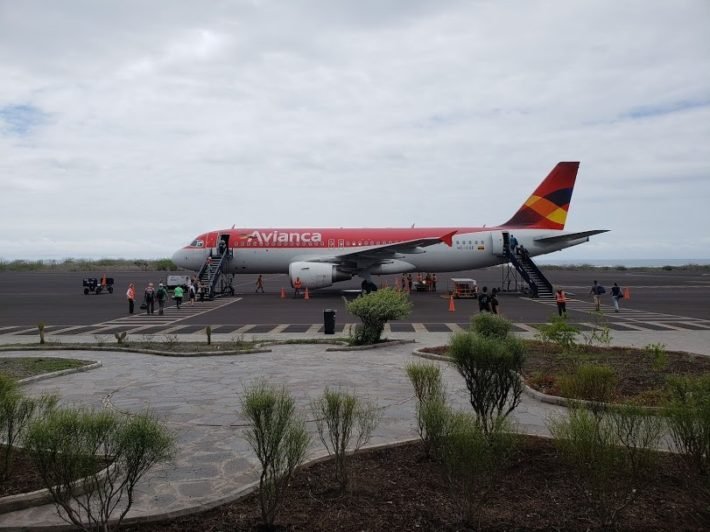 Avianca Equador no Aeroporto de San Cristóbal, Galápagos, Equador Avianca Equador no Aeroporto de San Cristóbal, Galápagos, Equador