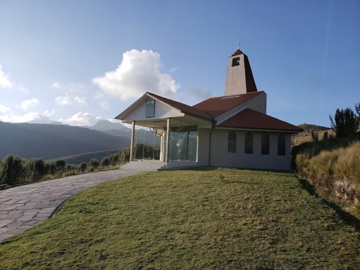 Igreja no topo do Teleférico, Quito Igreja no topo do Teleférico, Quito