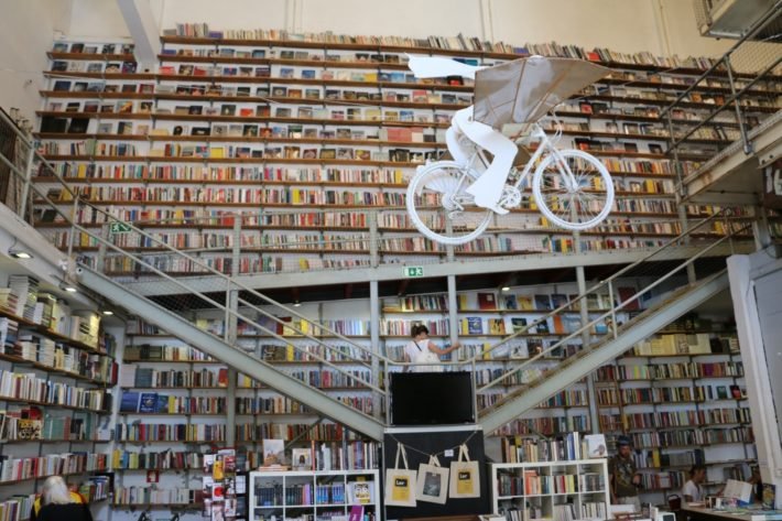 Livraria na LX Factory, Lisboa, Portugal Livraria na LX Factory, Lisboa, Portugal