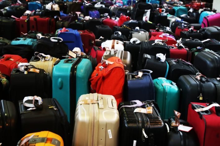 Mala de viagem: 21 erros que você deve evitar 3 Como achar a sua mala de viagem nessa multidão?