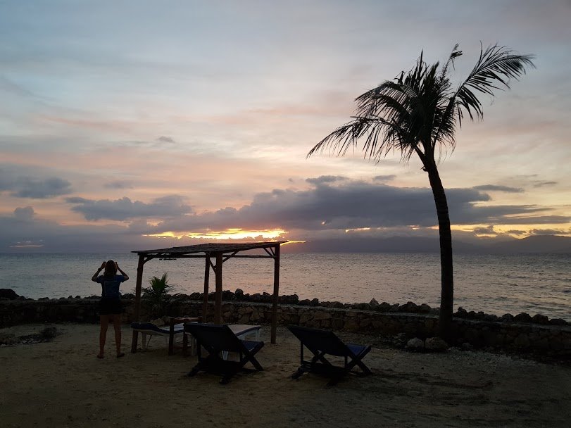 Por do Sol no The Blue Orchid Resort, Moalboal, Cebu, Filipinas Por do Sol no The Blue Orchid Resort, Moalboal, Cebu, Filipinas