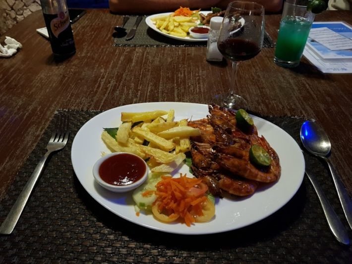 Restaurante do The Blue Orchid Beach Resort, Moalboal, Cebu, Filipinas Restaurante do The Blue Orchid Beach Resort, Moalboal, Cebu, Filipinas