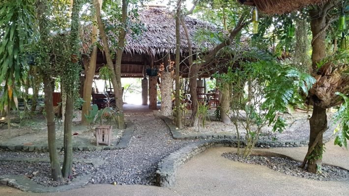Restaurante do The Blue Orchid Resort, Moalboal, Ilha de Cebu, Filipinas Restaurante do The Blue Orchid Resort, Moalboal, Ilha de Cebu, Filipinas