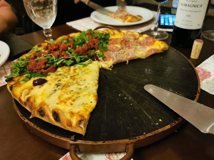 Pizza entre Vinhos, Vale dos Vinhedos, Bento Gonçalves Pizza entre Vinhos, Vale dos Vinhedos, Bento Gonçalves