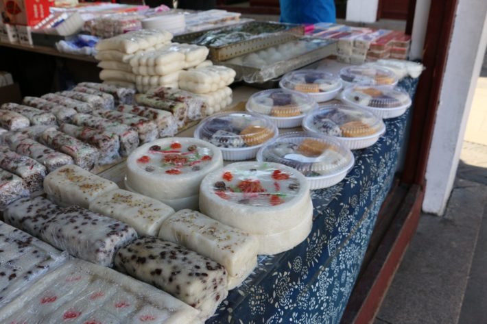 Doces numa loja da Qibao Ancient Town, Xangai, China Doces numa loja da Qibao Ancient Town, Xangai, China