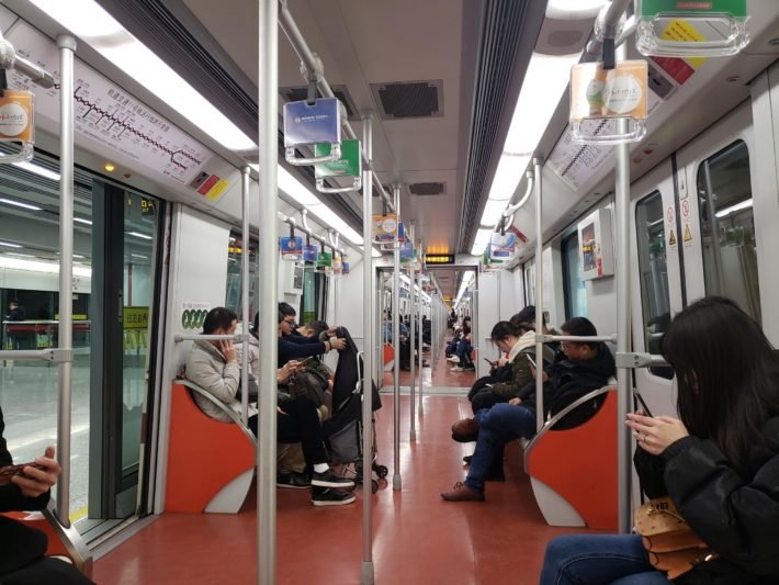Interior dos Vagões, Metrô de Xangai Interior dos Vagões, Metrô de Xangai