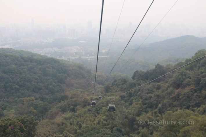 Vista de Guangzhou a partir da Baiyun Mountain Vista de Guangzhou a partir da Baiyun Mountain