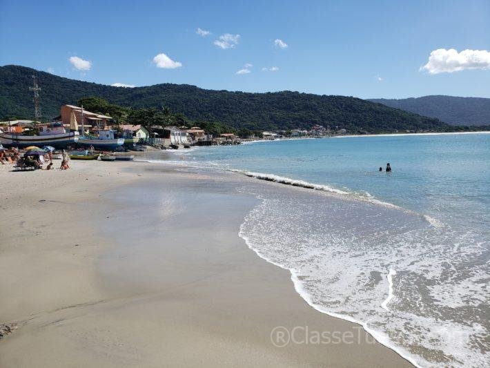 Praia da Armação, litoral sul de Florianópolis Praia da Armação, litoral Sul de Florianópolis