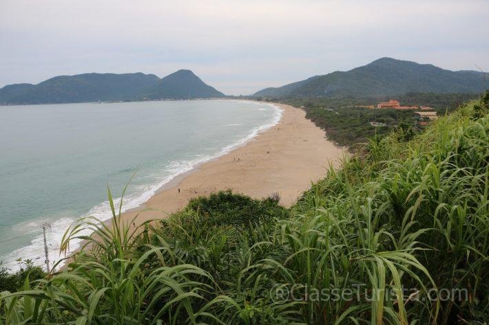 Vista da Praia do Caldeirão a partir do Mirante Morro das Pedras, Florianópolis Vista da Praia do Caldeirão a partir do Mirante Morro das Pedras, Florianópolis