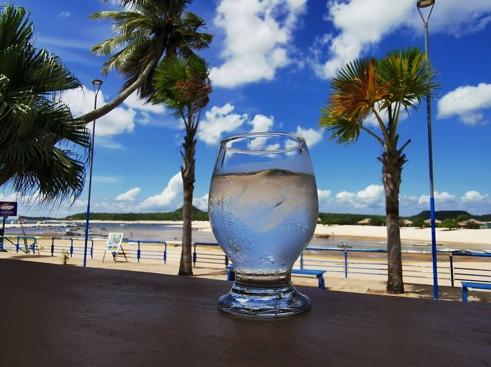 Alter do Chão: os 7 melhores restaurantes do 'Caribe Amazônico' 6 Orla de Alter do Chão, Vista do Restaurante Farol da Ilha