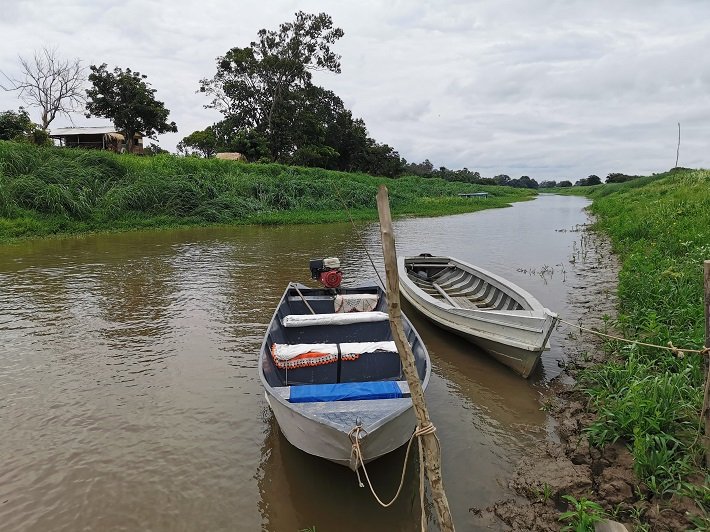 Canal do Jari: paraíso ecológico nos arredores de Alter do Chão 8 Troca de Embarcação no Canal do Jari, Alter do Chão, Pará