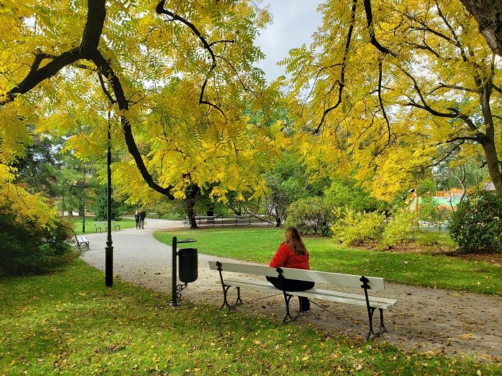 Parque Ujazdów em Varsóvia no outono, Polônia Parque Ujazdów em Varsóvia no outono, Polônia
