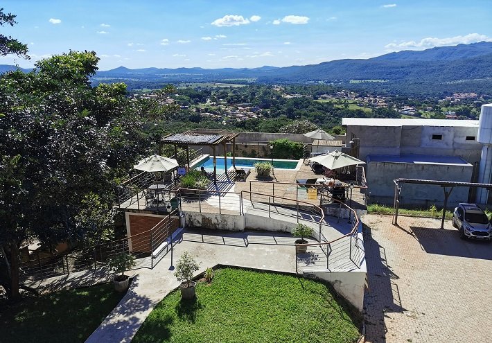Onde ficar em Pirenópolis? Pousadas Urbanas e Campestres 15 Vista do Quarto com Varanda, Pousada de Campo Serra do Juá, Pirenópolis