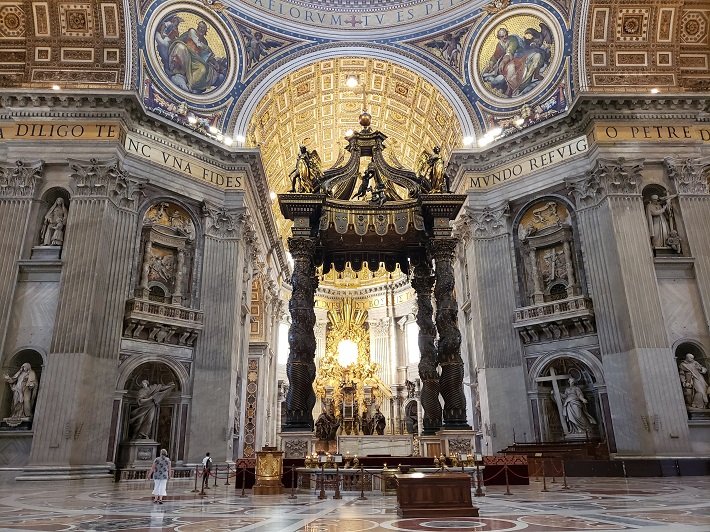 Os 10 templos religiosos mais belos do mundo 14 Interior da Basílica de São Pedro, Vaticano